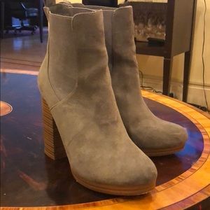 Ankle high grey suede boots